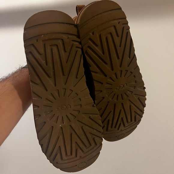 UGG - Picture 3 of 4